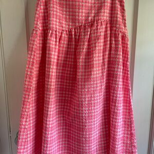 Topshop pink skirt. Never worn, with tags. Size 4
